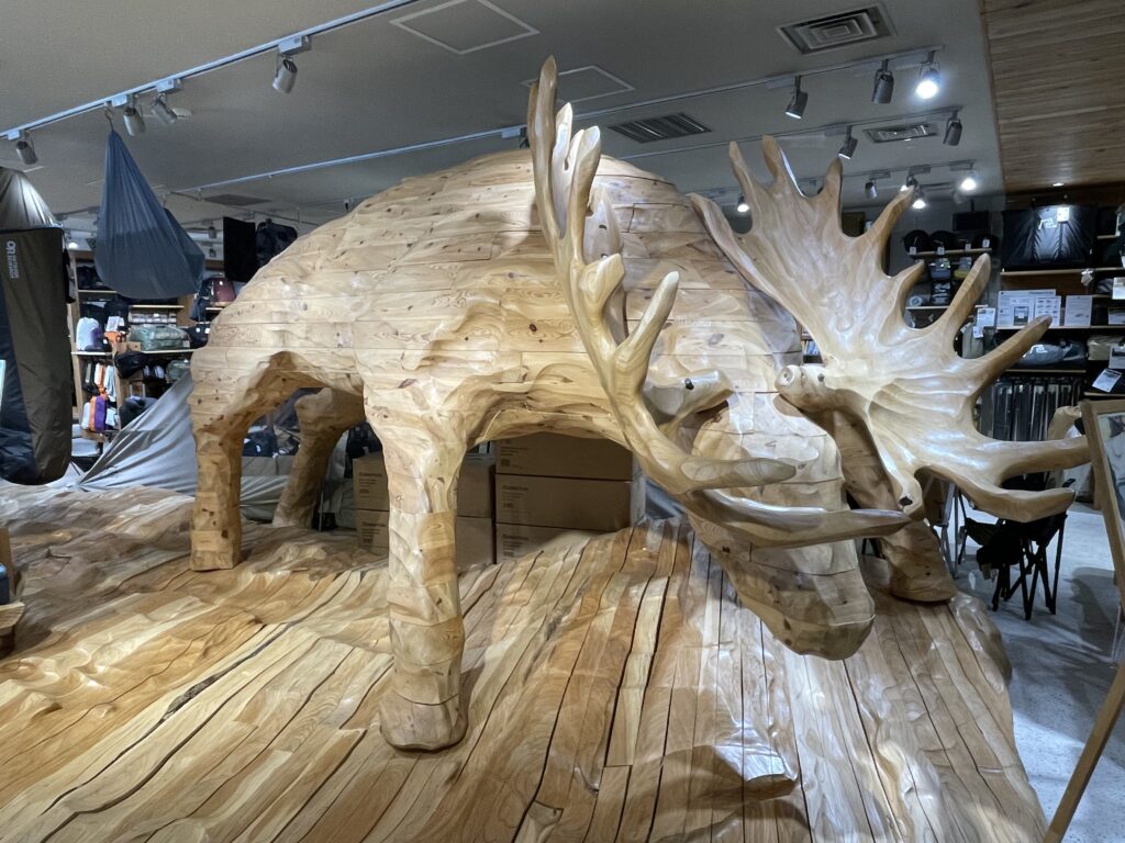 A&Fカントリー松本店のヘラジカのモニュメント